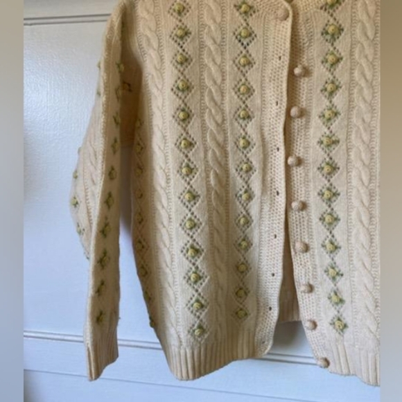 Trellis Rosettes Classic Cream Vintage Knit Cardigan Sweater - Picture 6 of 6